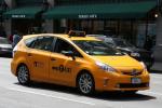 Toyota Prius V New York City Taxi 2012 года